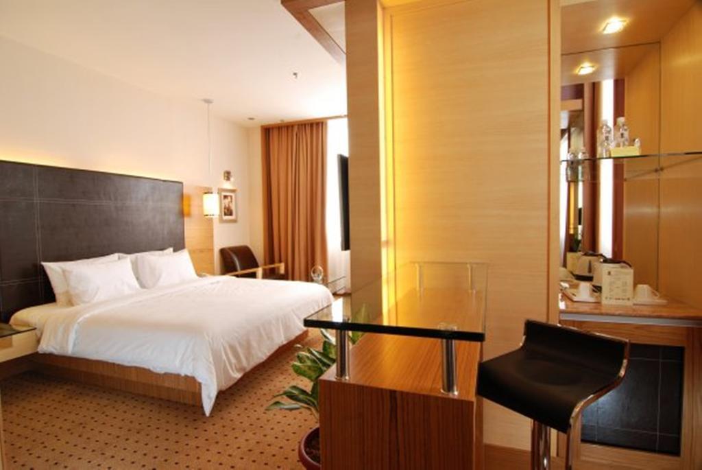New World Suites Bintulu Exterior photo
