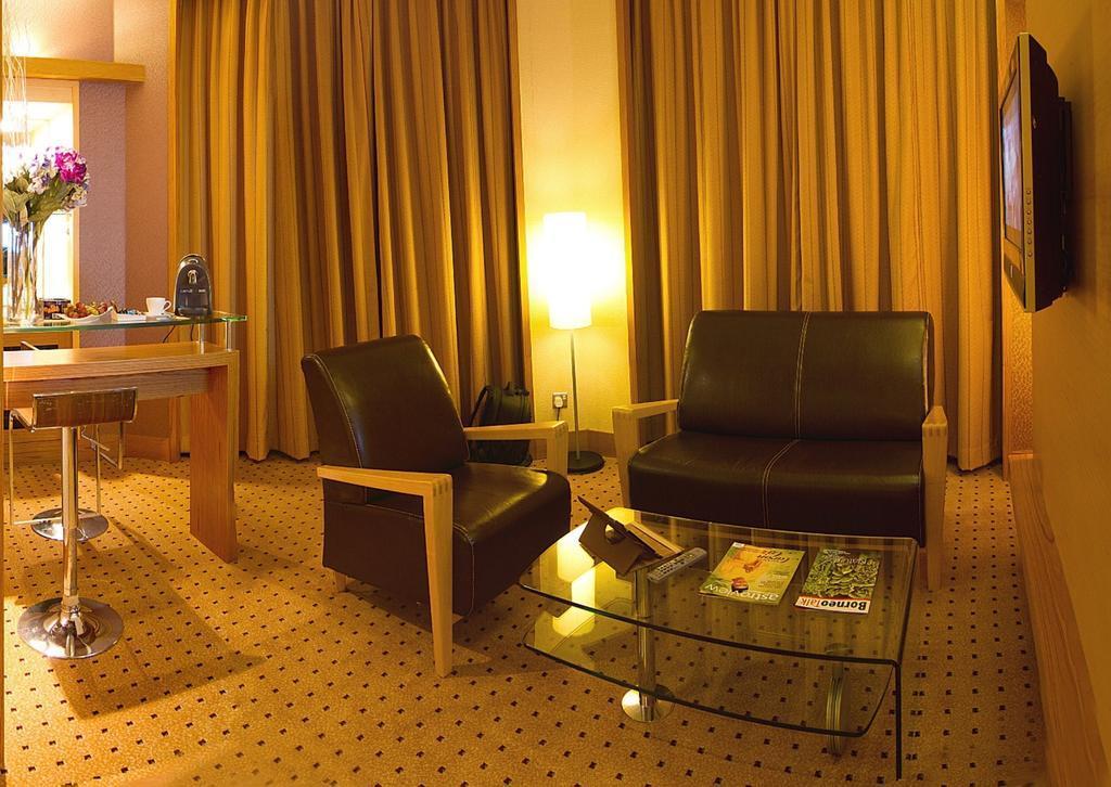 New World Suites Bintulu Exterior photo