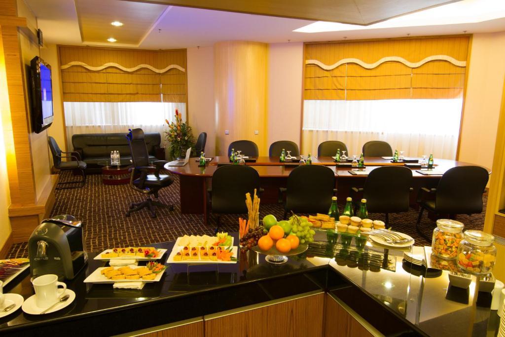 New World Suites Bintulu Exterior photo