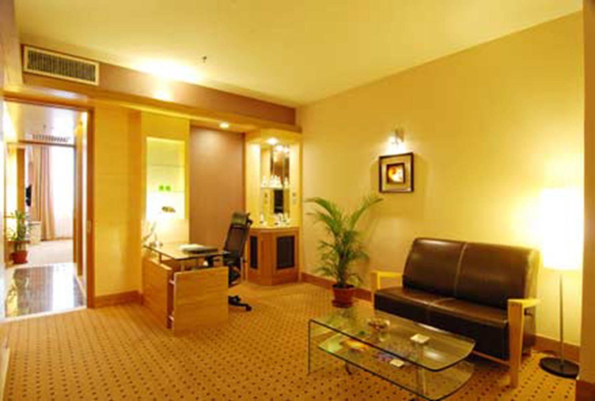 New World Suites Bintulu Exterior photo