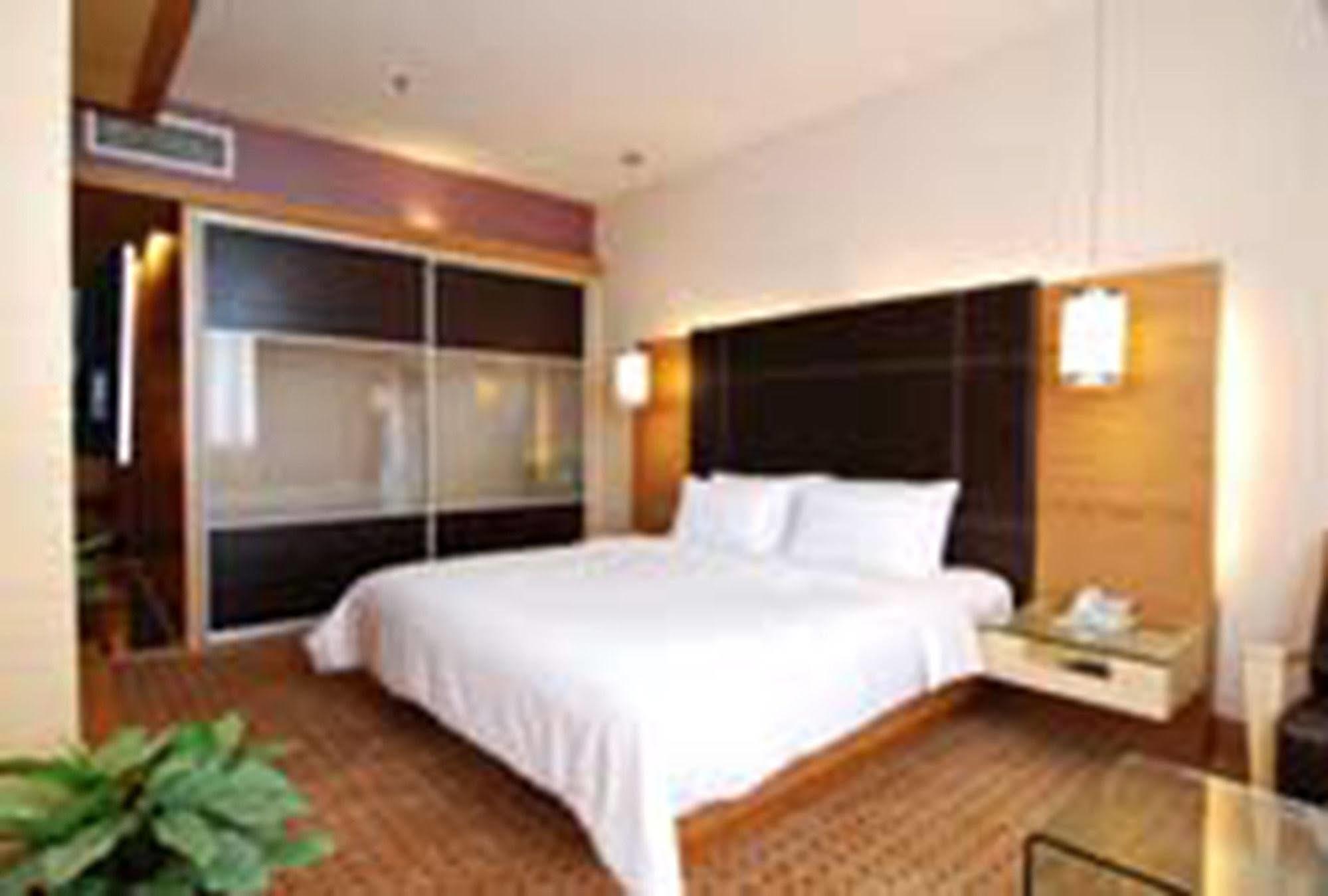 New World Suites Bintulu Exterior photo